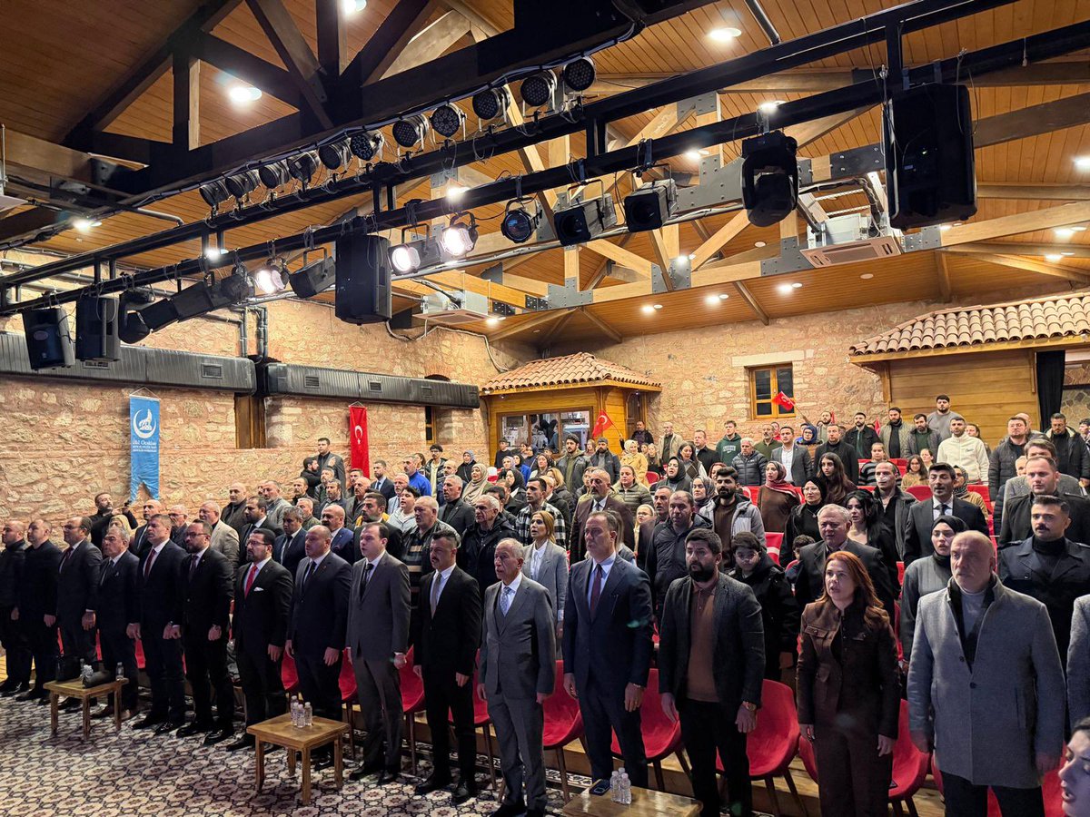 Silivri Ülkü Ocaklarımız, sertifikalı eğitim programları kapsamında gerçekleştirilen “Yabancı Dil” eğitimi katılımcılarına sertifikalarını takdim etti.