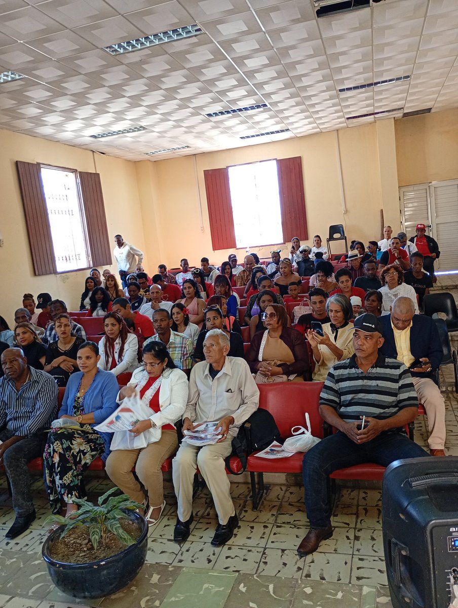 La Educación de Jóvenes y Adultos en #EducaciónGuantánamo graduó a 98 estudiantes muchas felicidades para todos,<a href="/CubaMined/">MINED</a> <a href="/DiazCanelB/">Miguel Díaz-Canel Bermúdez</a> <a href="/DrRobertoMOjeda/">Dr. Roberto Morales Ojeda</a> <a href="/Marlen31443761/">Marlen Triana Mederos 🌷</a> <a href="/villafruel900/">Raquel Laviste Villafruela</a> <a href="/yoeaberob1/">Yoel Perez Garcia</a> <a href="/PartidoPCC/">Partido Comunista de Cuba</a> <a href="/AlisAzahares/">Alis Azahares</a> .