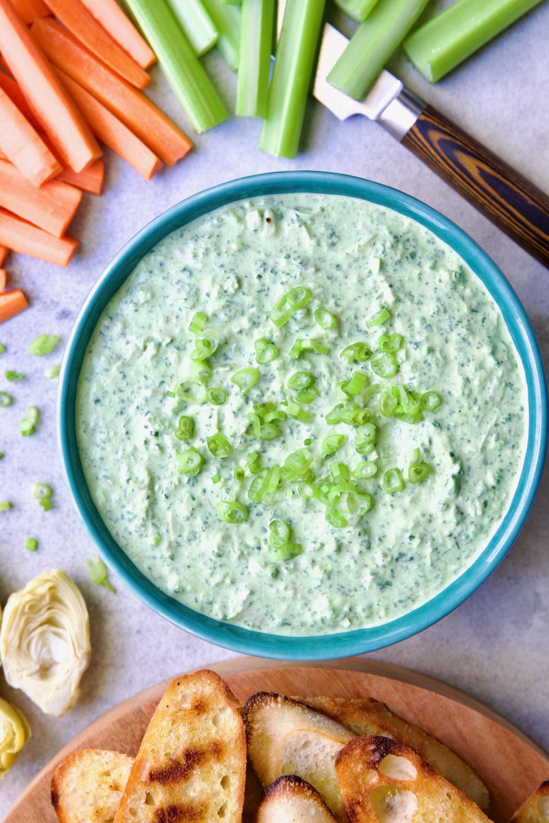 chefcarolb's tweet photo. This healthier cold Spinach Artichoke Dip is a refreshing twist on the classic party favorite! Artichoke hearts and spinach pair perfectly with the tanginess of Greek yogurt and cream cheese and a kick of heat from the jalapeño. https://t.co/nCvc4nQHIo via @chefcarolb https://t.co/krAGxeSHGO