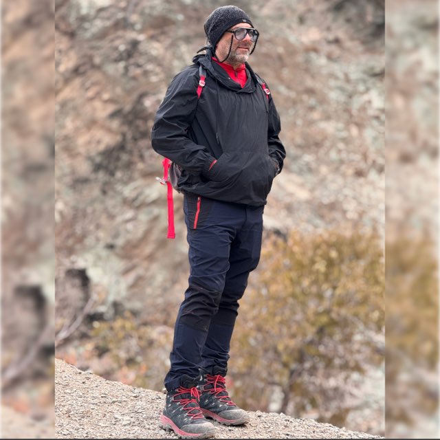 PIISHGOO's tweet photo. بچه‌ها حمید، یکی از دوستان قدیمیه. امروز شنیدم که ۱۸ دی جان عزیزش رو هدیه به میهن‌مون کرد.
 عکس خودش و دخترش دیانا.

 زنده‌یاد #حمیدیعقوبی از محدوده نارمک.
تیر جنگی مستقیم زدن به پیشونی‌ش.

ذیل این سه رنگ ❤️🤍💚 جاودانه شدی رفیق من. https://t.co/7JNa5o1VQJ