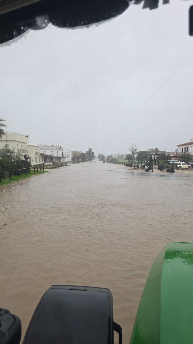 Meteohuelva's tweet photo. Y así está la aldea del Rocío.

📸 Fotografía del @Ayto_Almonte https://t.co/vvVpXCIRN5
