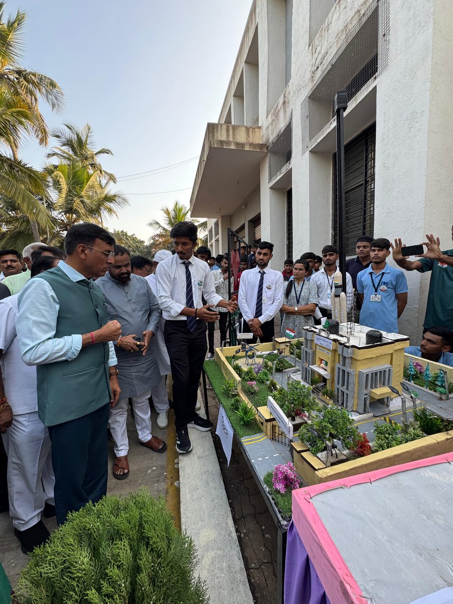 mansukhmandviya's tweet photo. સેવા અને સુશાસનનો અવિરત પ્રવાહ..

આજે મારા સંસદીય ક્ષેત્રના શીલ ખાતે 'સેવાસેતુ' કાર્યક્રમ સહિત વિવિધ વિકાસકાર્યોના લોકાર્પણ/ખાતમુહૂર્ત અને નિઃશુલ્ક મેડિકલ કેમ્પમાં ઉપસ્થિત રહ્યો. https://t.co/KYJFDovb04