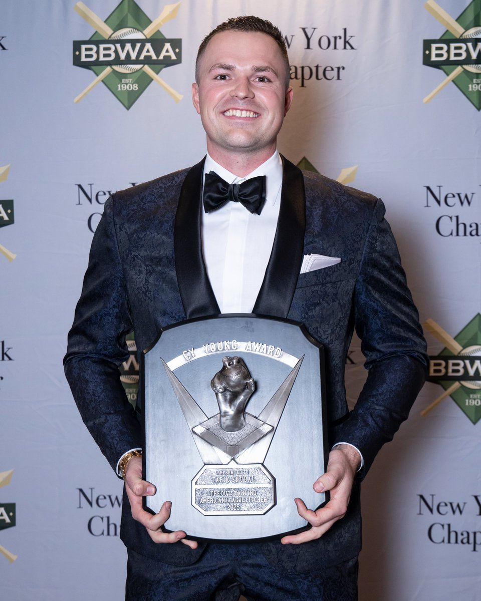 Scott Boras had Tarik Skubal bring both of his Cy Young plaques to his arbitration hearing with the Tigers, a tactic Tim Lincecum successfully used in 2009 with the Giants

However, Skubal won his case before he ever had to present his awards

(via <a href="/Ken_Rosenthal/">Ken Rosenthal</a>)