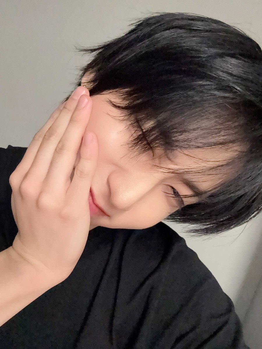 0325bubble's tweet image. 💌🐿️ 
🫧New message from [한건강]
260207 [18:11 KST]

*pic

- It's been a while since I took a selca (selfie)