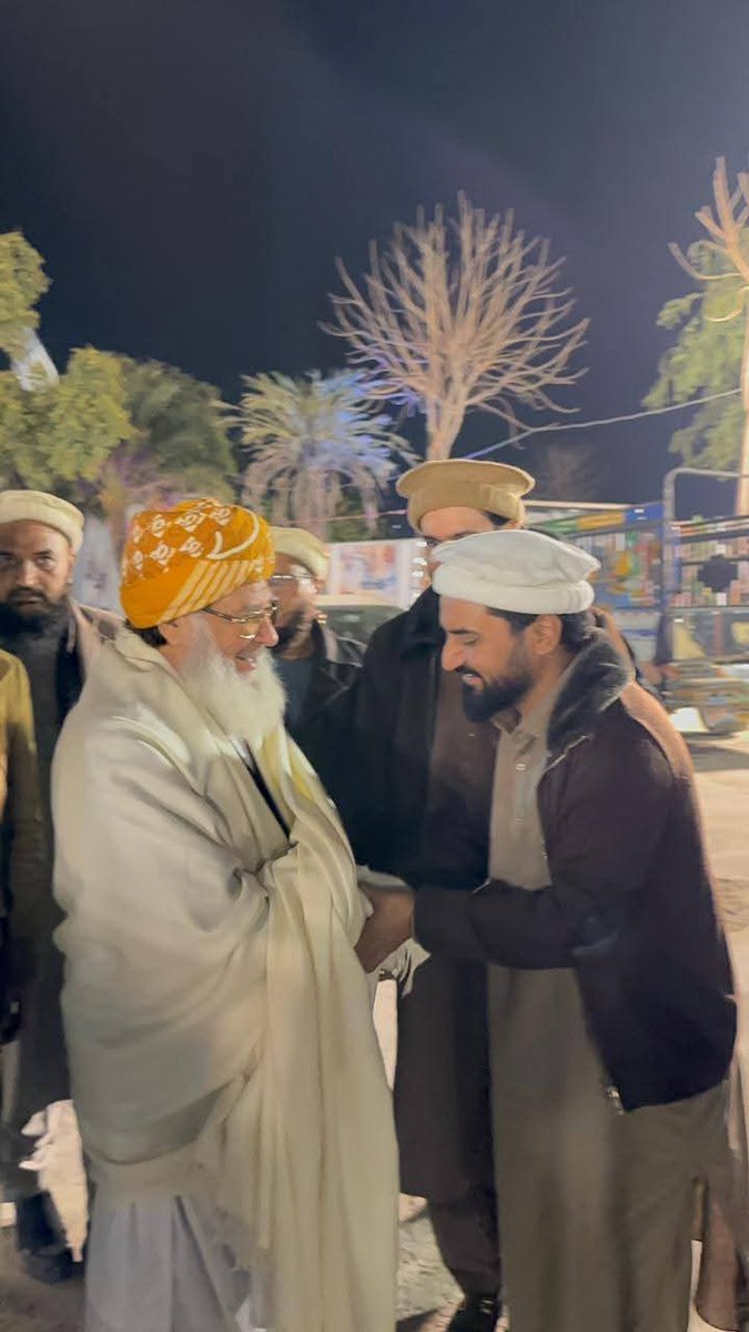 AnasBaba256's tweet image. اسلام آباد
مرکزی سیکرٹری جنرل جے یو آئی مولانا عبدالغفور حیدری کا ڈیرہ تاجی کھوکھر دورہ، یوتھ کنونشن کے انتظامات کا جائزہ۔
انہوں نے کہا 8 فروری 2024 کا الیکشن مکمل دھاندلی زدہ تھا، فارم 47 کے ذریعے من پسند امیدواروں کو جتوایا گیا۔
#JUI #YouthConvention #ElectionFraud #Form47