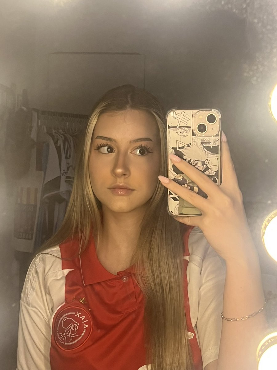 ✮ Emi 👕 tweet media