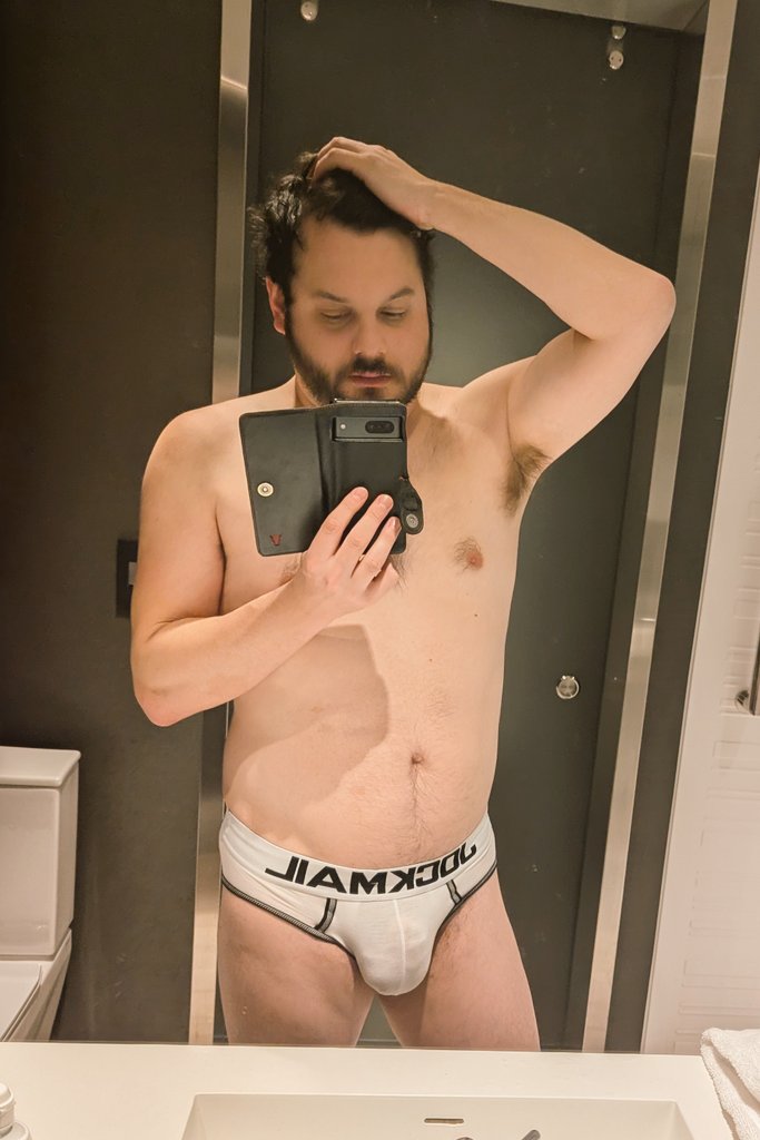 Hurray for hotel bathroom mirrors!