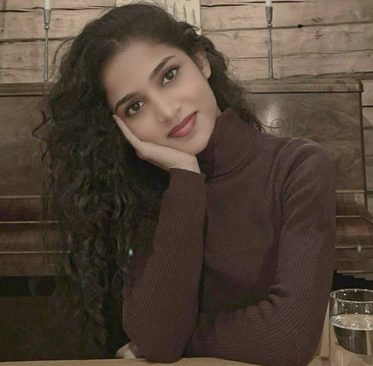 Noone070391's tweet photo. Loving my long hair ❣️. But need to get a haircut 💇‍♀️ soon. Should i???? https://t.co/FCiJ9FuGKd