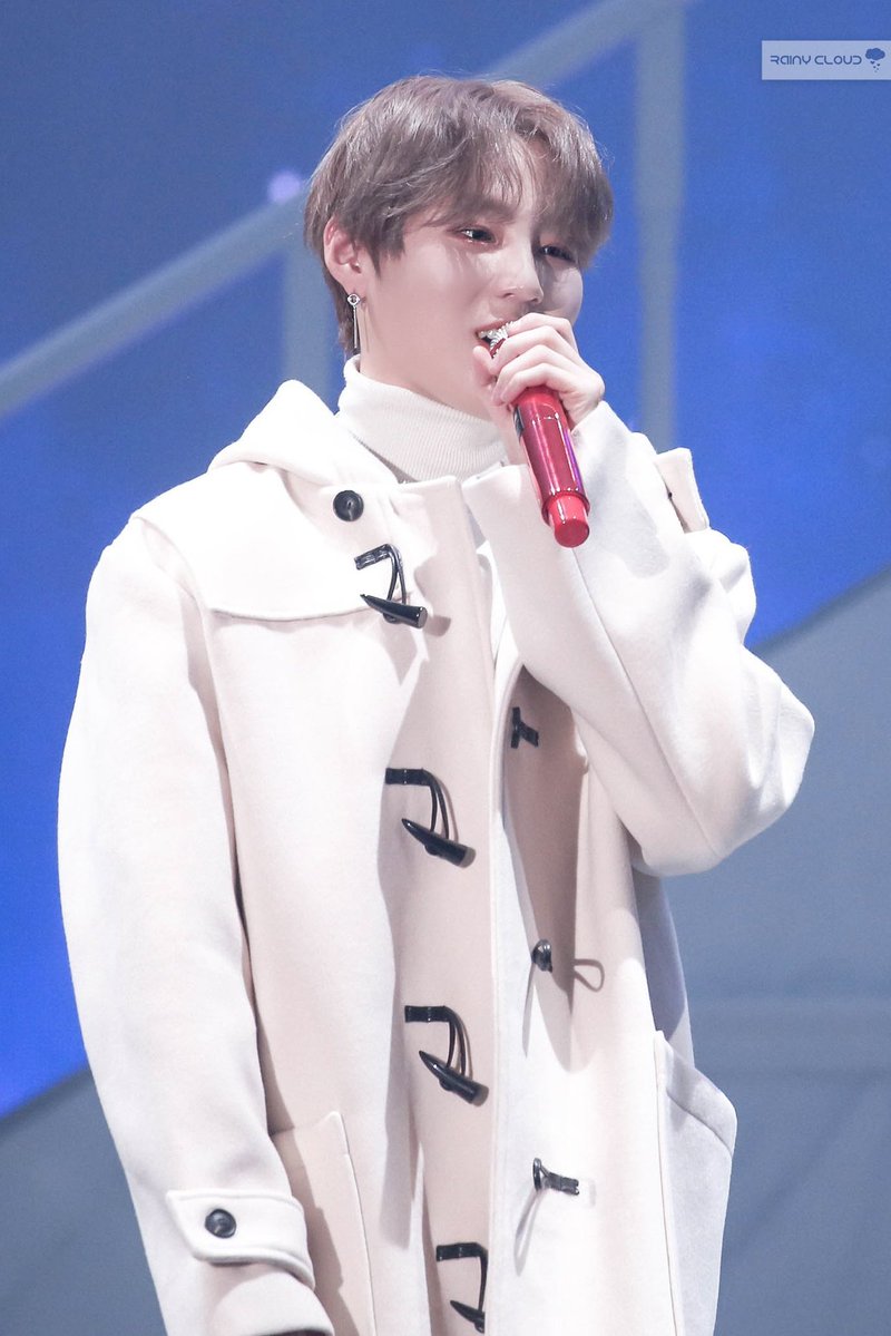 이거 팬파티때 입었던 떡코같당 ..!! 🤍