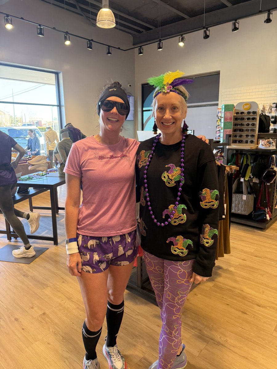 Fleet Feet Hattiesburg Mardi Gras Fun Run  
THANK YOU Chris Walker &amp; Angie Artman Walker for the YUMMY🤴🏻🎂
