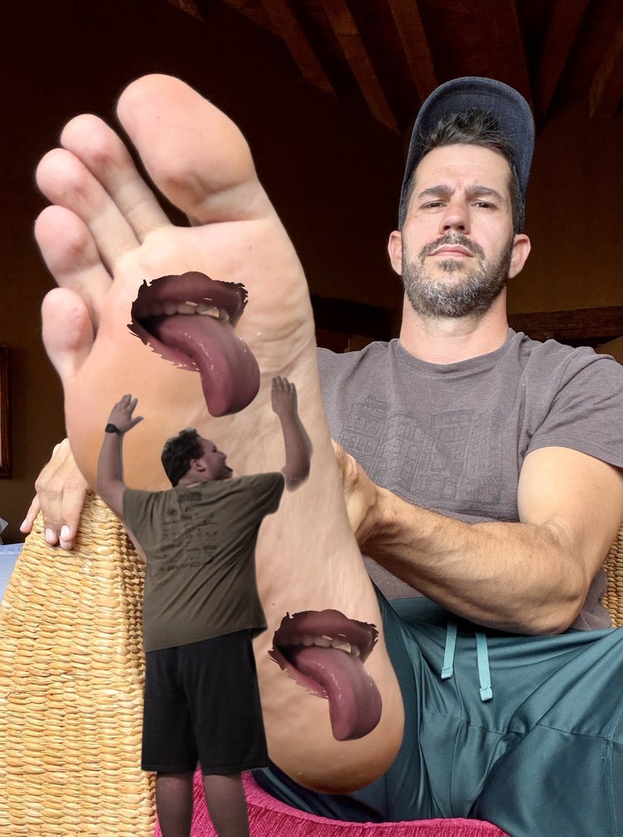 FittnessLewis's tweet photo. When a boy loves how big and sexy his dad's feet are, and Dad's feet are size 15 https://t.co/tIRAj6kmSx