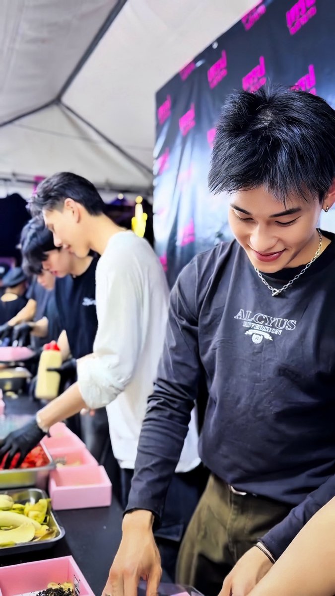 ─ ⋆⋅ 𖤓 ⋅⋆ handsome seller 🫣 

#เครปในตำนาน
—
#ออฟโรด #offroadKTP #OFFROAD 🚘