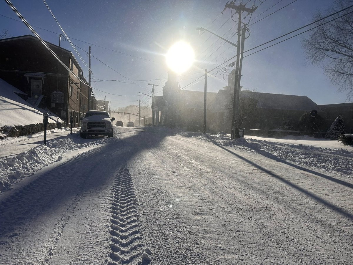 WataugaOnline's tweet photo. Scenes around Boone this Saturday morning after overnight snow and high winds. (Set 1)

📷 Luke Turner

#Boone #HighCountry #WinterWeather https://t.co/NBVHxPOlIJ