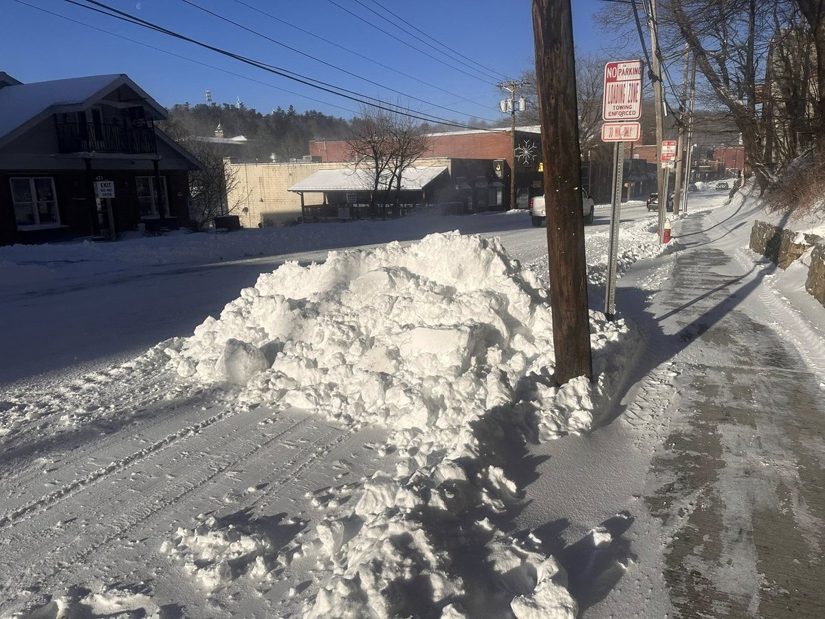 WataugaOnline's tweet photo. Scenes around Boone this Saturday morning after overnight snow and high winds. (Set 1)

📷 Luke Turner

#Boone #HighCountry #WinterWeather https://t.co/NBVHxPOlIJ