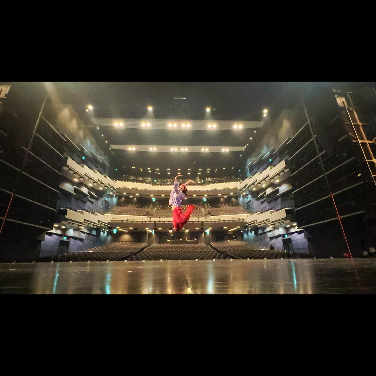 Eliana0514's tweet image. #ミュージカル『PRETTY WOMAN』
2/7ソワレ、星風まどかちゃん･Spi･私が一足先に東京千穐楽を迎えました🌹皆さま本当にありがとうございました🙏🏽
明日は東京公演千穐楽🎉
そのエネルギーを胸に大阪へ✨
引き続き応援よろしくお願いします🙏🏽
 #prettywomanjp
 #MyPrettyMoment
 #エリアンナ