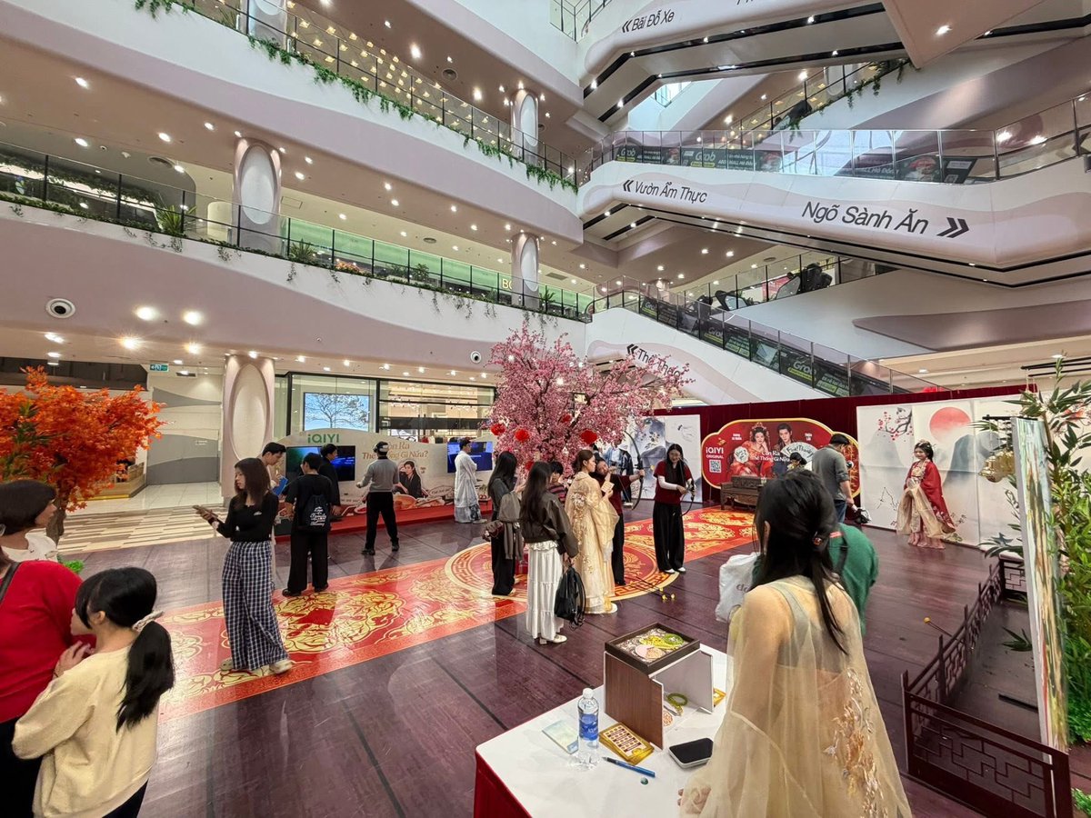 โอ้ยยย pop-up #ทะลุมิติตะลุยวังหลวง ที่เวียดนามเริ่ดอะ เห็นว่าจะมีที่ไทยด้วย วันที่ 13-15 กุมภานี้ ที่ The Mall Lifestore แต่ไม่บอกสาขา จะบ้า!!

#HowDareYou