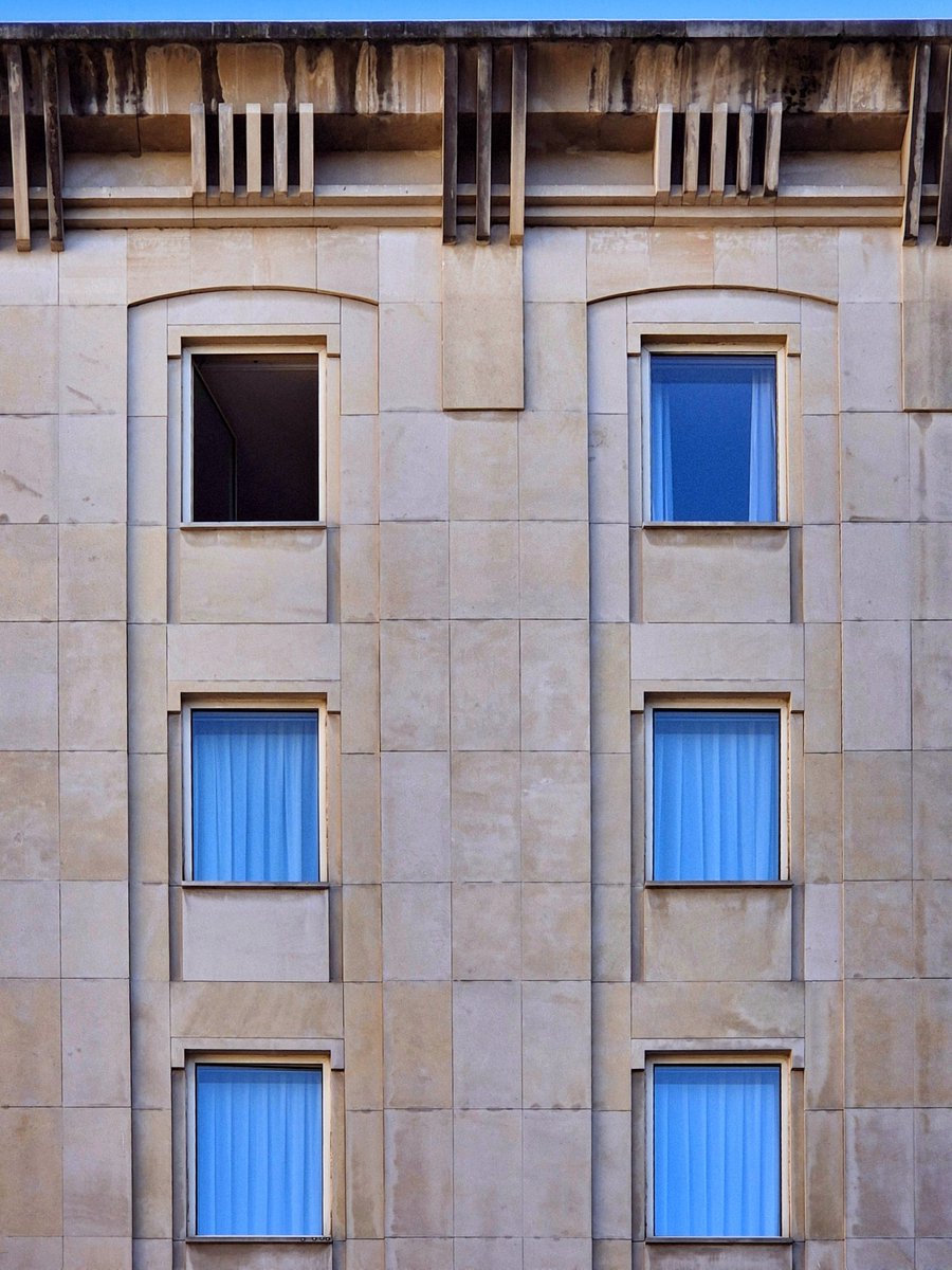 PHOTOGRAPHY:
Windows.

Barcelona.

📷 Photo by JazzC.

#fotosconmovilajazzc #mobilephotography #photography #conceptual #Barcelona