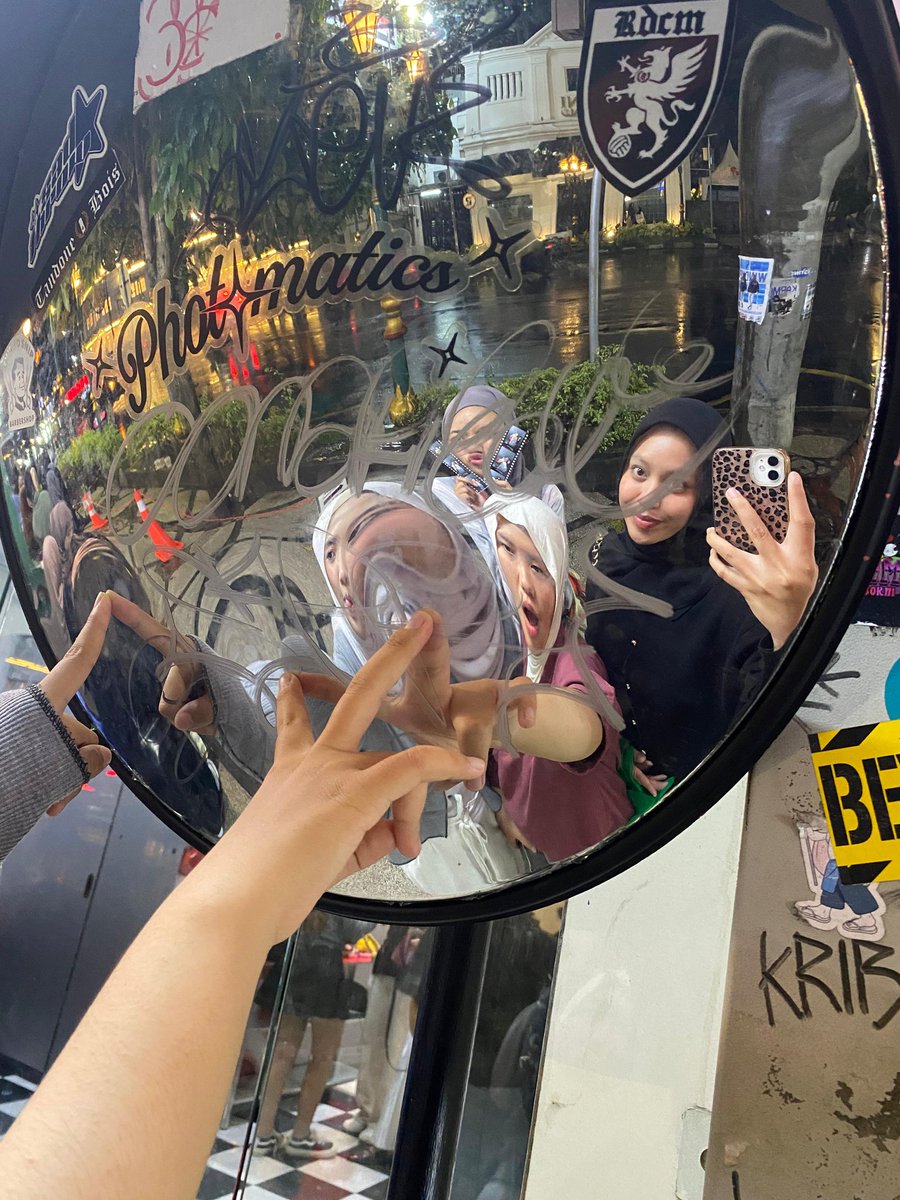 n4bilicious's tweet photo. senin bgt nih kuliah?😆😆 https://t.co/its3UvI1bA
