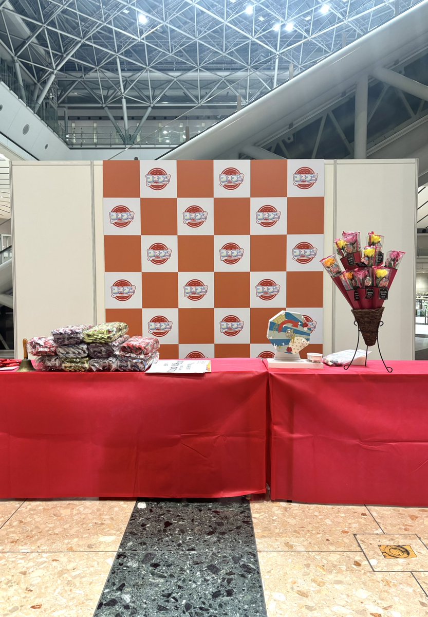 cosboo_official's tweet image. 【2/8 VALENTINE ROSE FES 2026-day2-】

西アトリウムでコスブー抽選企画を実施します✨
チケット購入に使える割引券やプレミアム更衣室利用券が当たる！！

抽選回数は1人1回…ですが、
コスブーチケットを購入している方はなんと！購入画面の提示で10連ガチャができちゃいます😳

参加方法は（続）