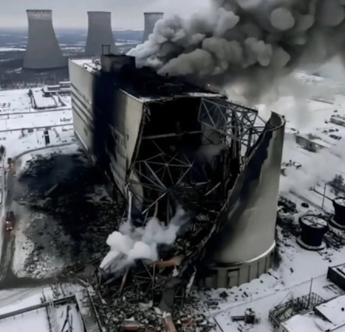 Варвары XXI века на глазах у оцепеневшего мира нанесли ракетный удар по Бурштынской ТЭС и вывели ее из строя. ТЭС - одна из ключевых в Украине. Она обеспечивала светом около 3 млн потребителей в западных регионах страны.

Мрази, если не вы, то ваши дети ответят за эти злодеяния!