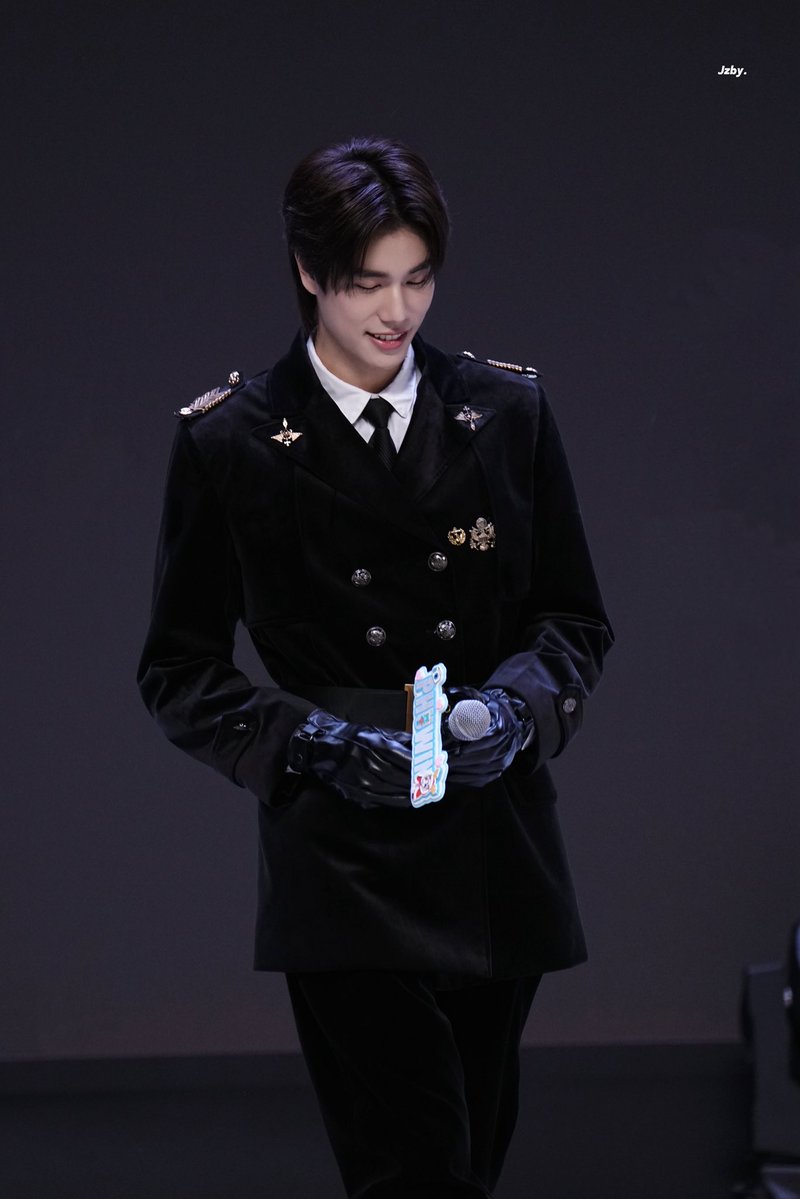 baru tau love and deepspace ada karakter baru namanya phuwin... temennya caleb ya? 🤭