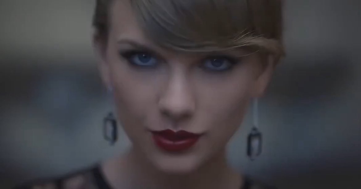 folktured's tweet image. this shot alone being more iconic than billie eilish’s entire career