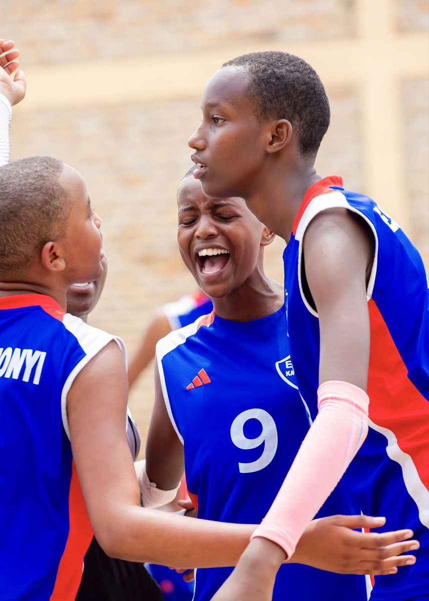 Rwanda_Sports's tweet photo. What a day at the Isonga Volleyball Inter-Centers Competition 🏐💥

GS St Aloys and ESB Kamonyi in the girls’ category, and College Christ Roi and GS Officiel de Butare in the boys’ category, have made it to the finals, which will take place this Sunday.🔥

#RwandaSports #IsongaProgram