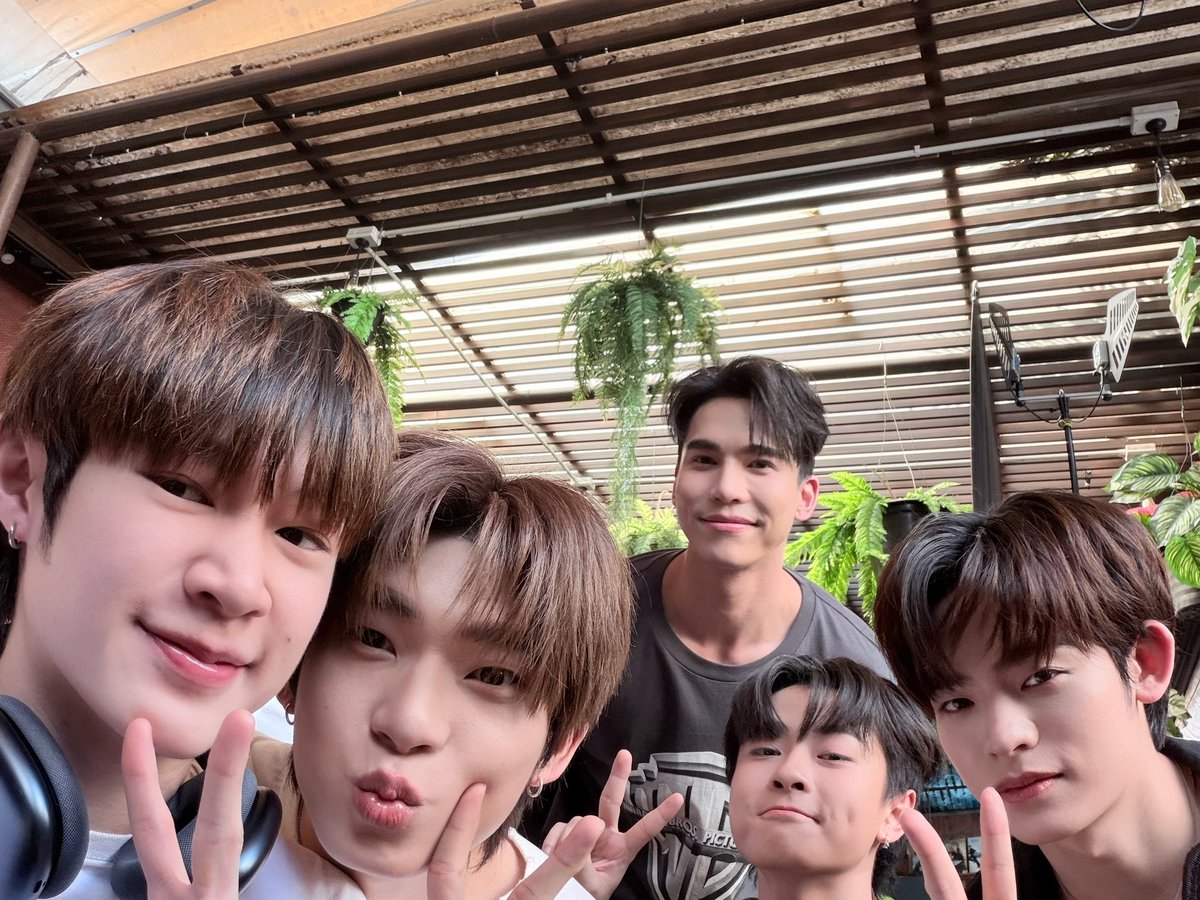 คนข้างหลังนี้แฟนน้องพีเคปะคะ 55555555555