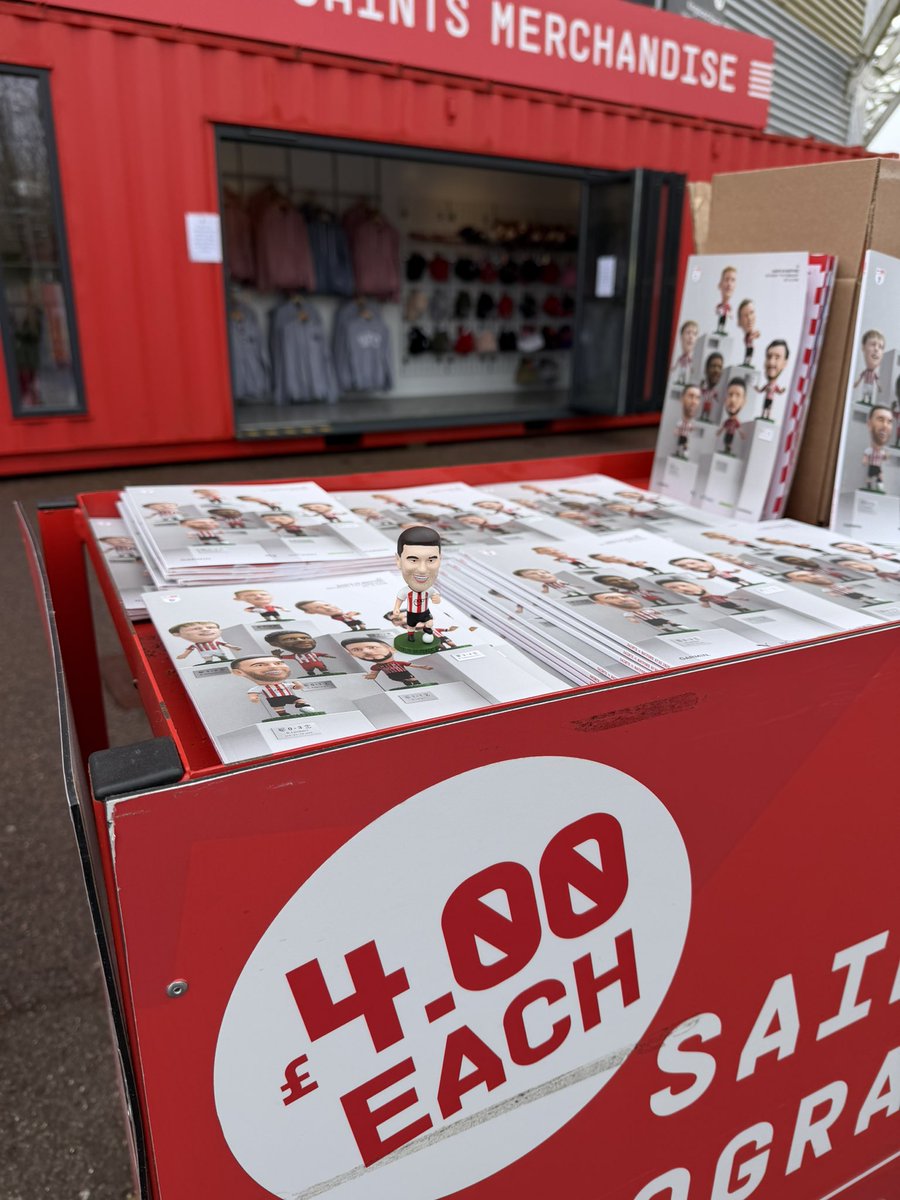 jonhickley's tweet photo. Another one for the history books! Thanks to @SouthamptonFC for featuring my artwork on their match day programme. Special day as a life long fan for me and the family. https://t.co/wq6fqZwyxE