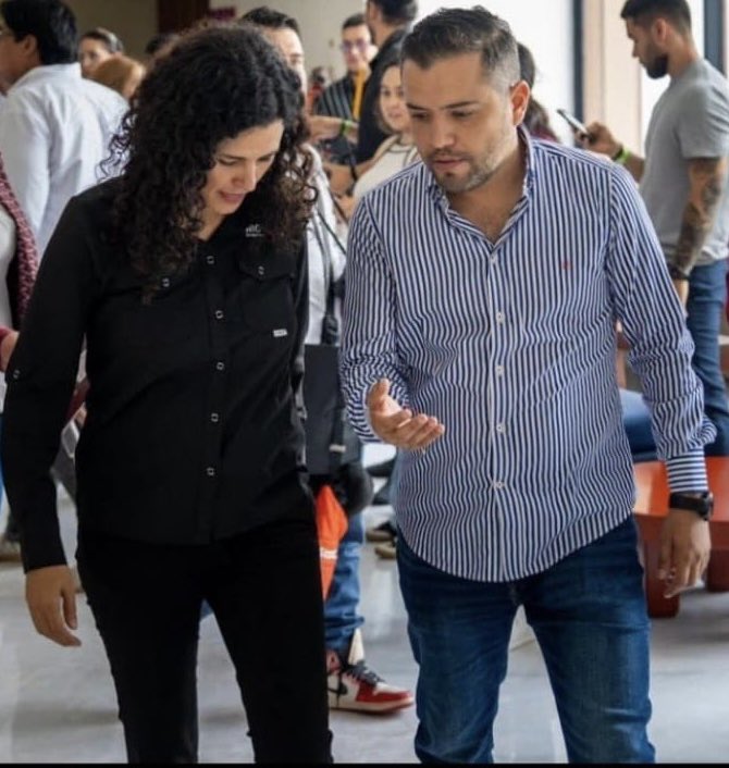 Cielos, yo no sabía nada.

Ahora resulta que Luisa Alcalde desconocía que el hombre de Morena en Jalisco no estaba a las órdenes de El Mencho.
Pues aquí se le ve muy cercana al alcalde de Tequila Diego Rivera Navarro, quien tenía una red criminal de funcionarios para extorsionar,