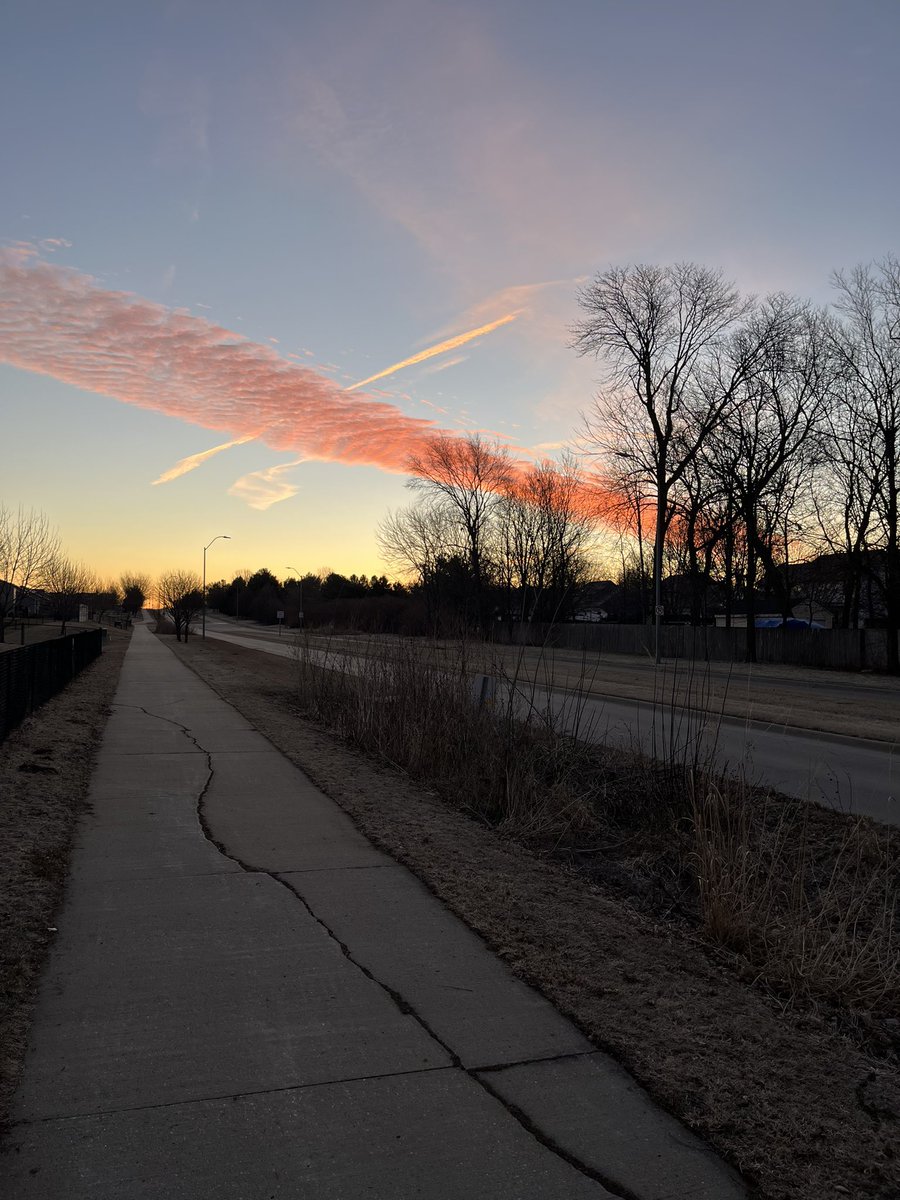 bigmattpaulsen's tweet photo. Hello Saturday! Got home from dinner last night after midnight. Up at 6.00 am. Had to leave town at 8:00 am and drive 2 hours for hockey for Grand daughter! ❤️❤️No excuses! Run done early! Long day but love it! Gooday! #jkm #inspire #missbella #thisis61
#brooksshoes https://t.co/ttDd1yjdfr