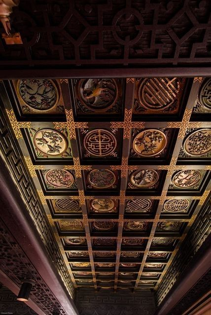 HerodotusWave's tweet image. The ornate carved teak ceiling in the Chinese Room of the historic Smith Tower in Seattle.