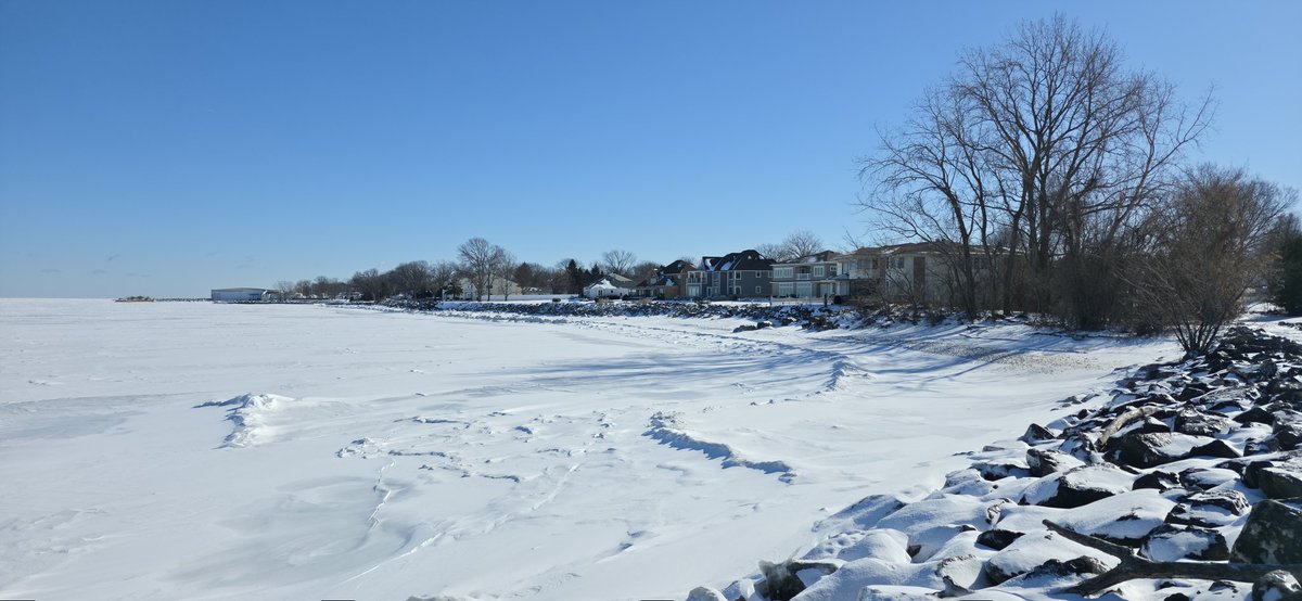 Bittzyy's tweet image. Good morning y'all o/ I hope y'all have a good day today. Its freezing cold, and I'm going thrift shopping today lol #photpgraphy