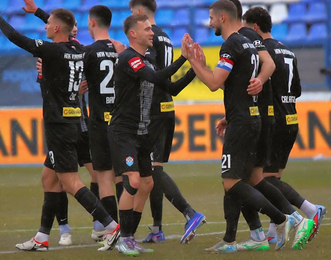 🔥 Vukovar 1991 slavio protiv Istre 1961 u ludoj utakmici na Gradskom vrtu

⚽✂ I druga utakmica 21. kola <a href="/SuperSportHNL/">SuperSport HNL</a>-a donijela nam je ljuti HNL klasik! Vukovar je u jednom trenutku utakmice ispustio 2:0 vodstvo i dopustio Istri da se vrati u rezultatski egal, da bi samo