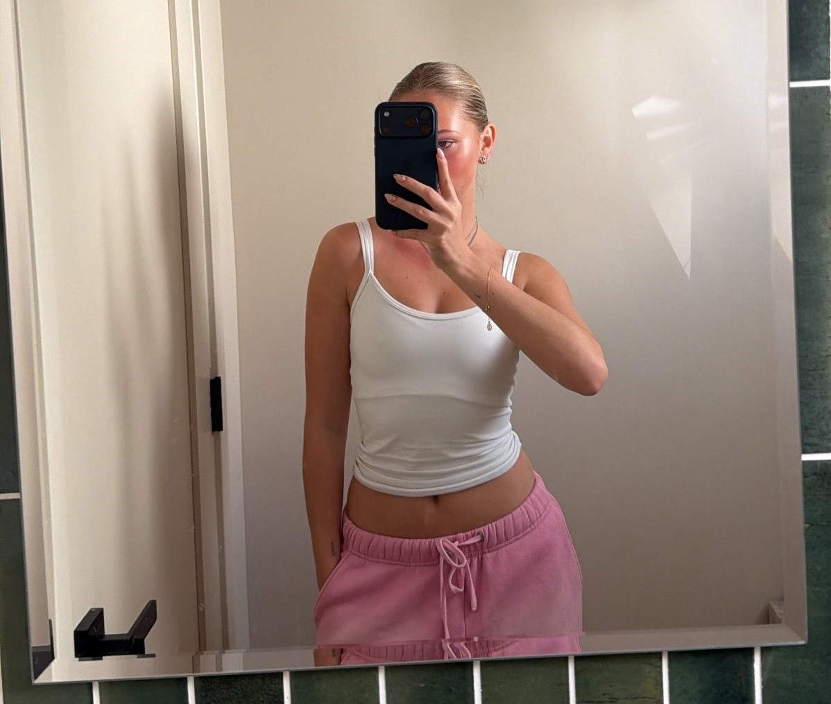 She's so effortlessly beautiful 🤍😍