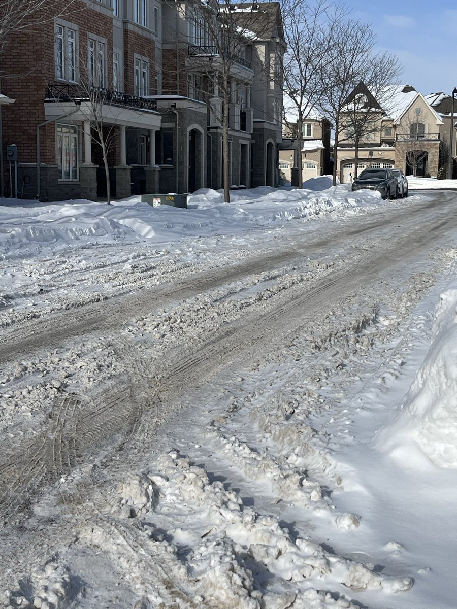 luisbenitezg's tweet photo. How long should the residents of Eberly Woods drive wait for the @townofoakville  to clean up the street?? It has almost gone 2 weeks since the great snow fall and still we can barely park on the side of the road without getting stuck…. So frustating…. Not even salt!!!! https://t.co/qNqU1s0Cq4