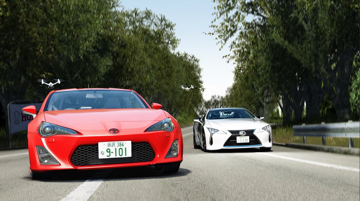 Toyota GT86 defending inside line against Lexus LC 500 at Odawara Pikes Peak