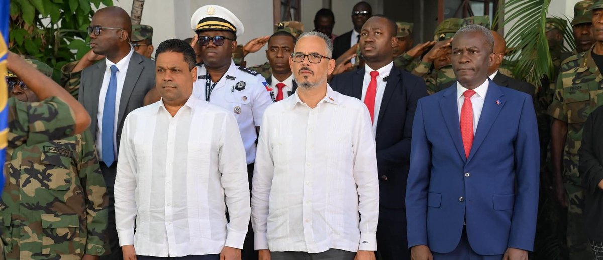 Lafortune_ad's tweet photo. #Haïti : Le président Laurent St-Cyr termine son discours d’adieu et entérine la fin du mandat du CPT ainsi que la remise des rênes de l’exécutif au Premier ministre. https://t.co/TvBzklwhW6