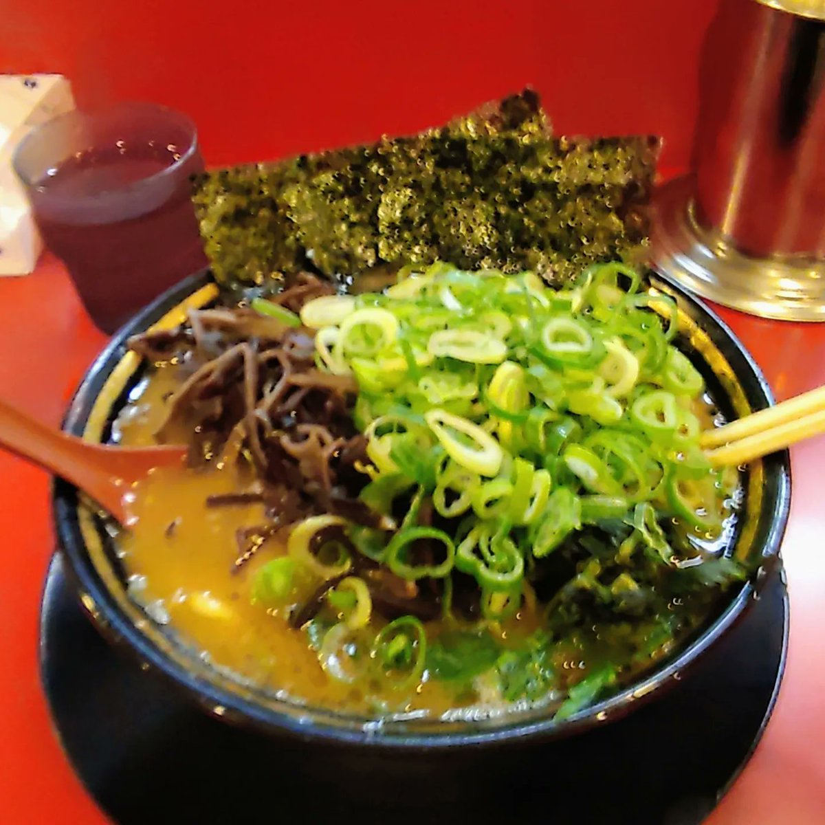 ep1king's tweet photo. #王道家直系家系ラーメン熊田家 茨城県つくばみらい市
ひさびさに～～🐻さんに合って(^(ｴ)^)
ラーメン(こいめ・多め)+バラチャーシュー(2枚)+薬味ネギ+キクラゲ～🍜🐷   
熊かった～🐽
#熊田家 #家系ラーメン熊田家 #王道家直系 #王道家 https://t.co/BuCDGO3pug