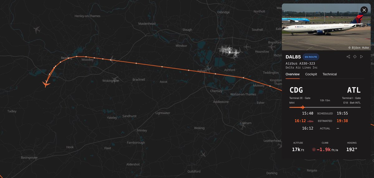 airlivenet's tweet photo. LIVE Delta #DL85 to Atlanta is declaring an emergency and probably diverting to London Heathrow. Watch: https://t.co/GUPIKKSKoI @wingbits https://t.co/qU7oMaRauq