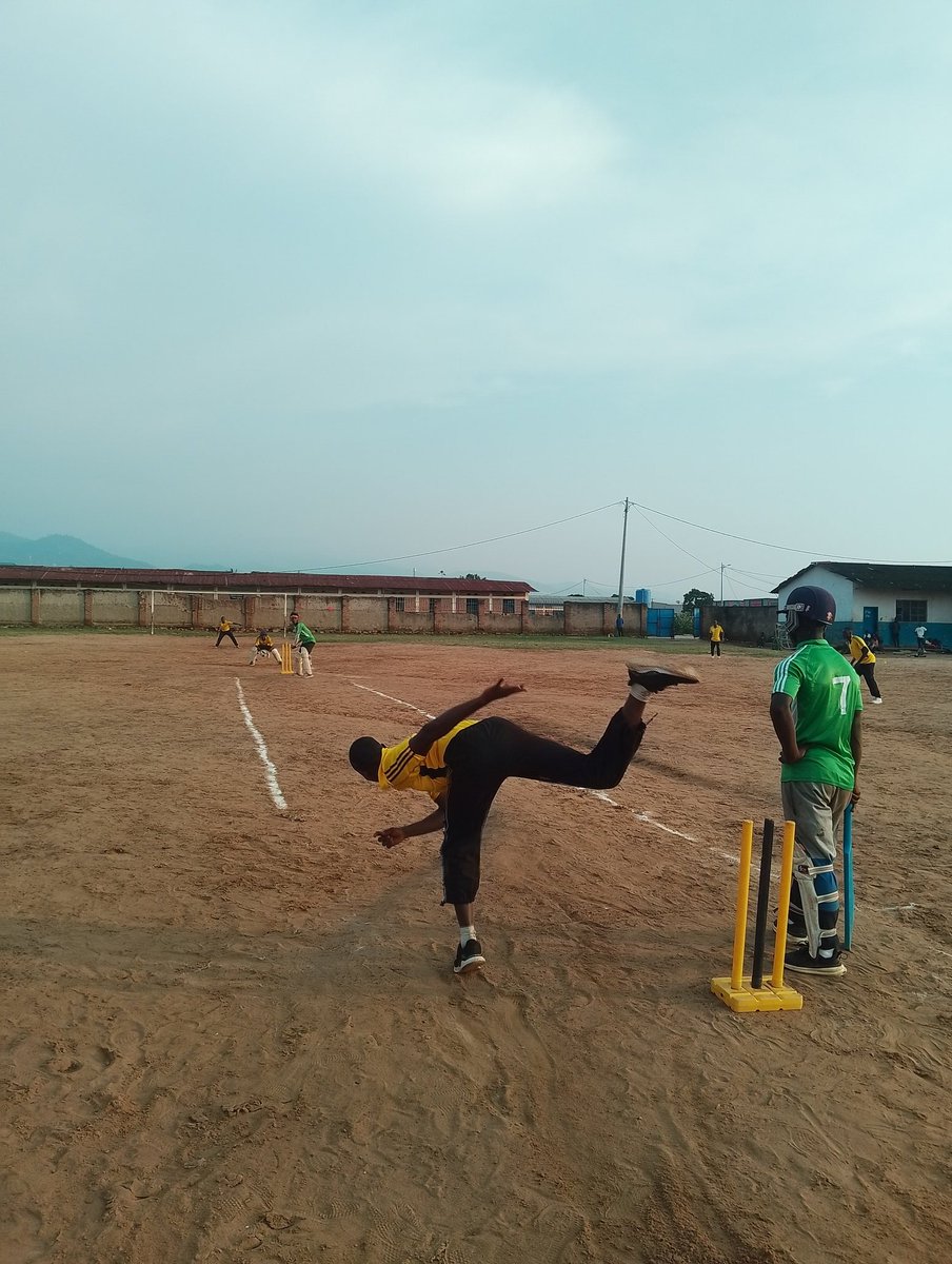 _BurundiCricket's tweet photo. 2nd Innings Update 🏏
@KiyangeStarCC : 41 all out.

#BCLD2 #CricketYacu #BurundiCricket https://t.co/RSz5hl2oZb