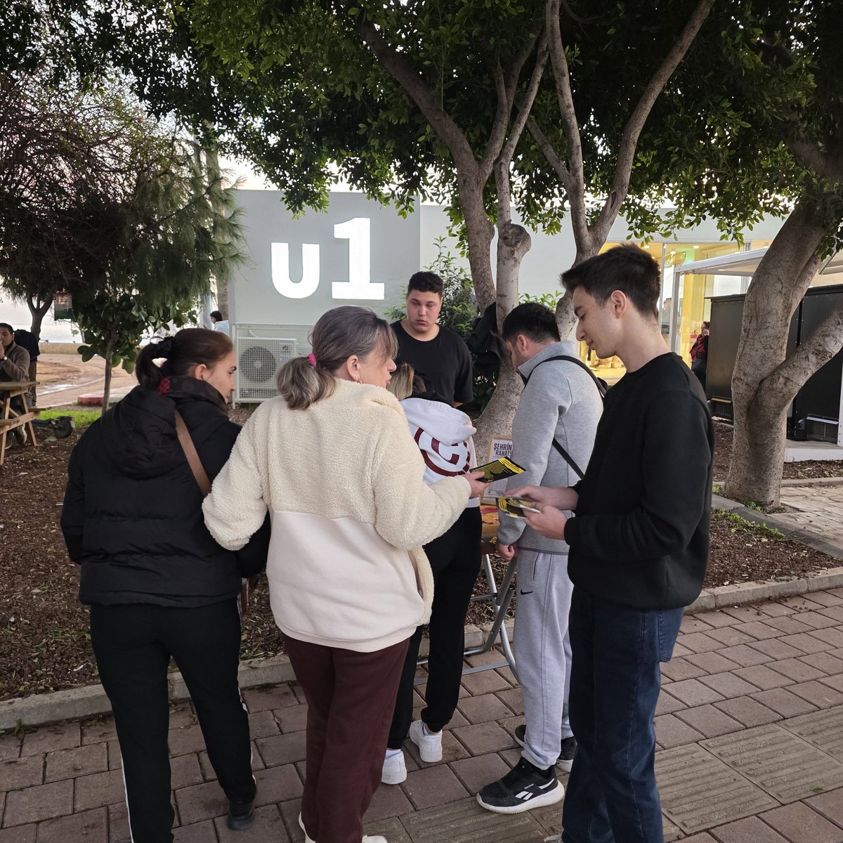 Antalyamıza yönelen her türlü dış göçe karşı başlattığımız imza kampanyamızın 2.Stand çalışmasını bugün Antalya Konyaaltı'nda Antalya Müzesi karşısında gerçekleştirdik. 

Herkes ülkesine geri dönecek! <a href="/yorukeli07/">Yörükeli Hareketi Antalya</a>