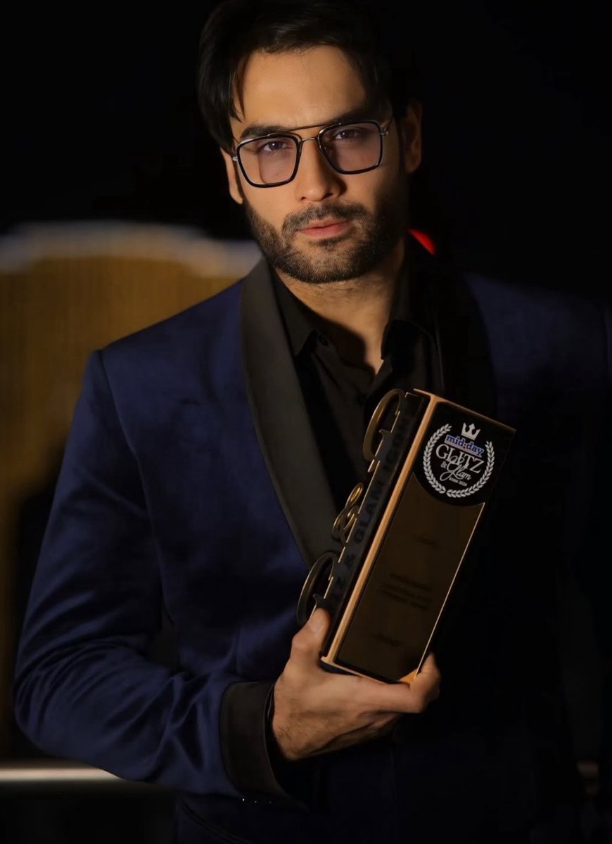 MuseOfVd's tweet photo. 18 years… still not competing, just setting the bar 🔥
No look comes close 😍
Glasses really suit him… can we get more of this vibe please? 🤓❤️

https://t.co/x3B9xfOCFq

#VivianDsena
#18YearsOfVivianMagic https://t.co/mGLLWb62Uq
