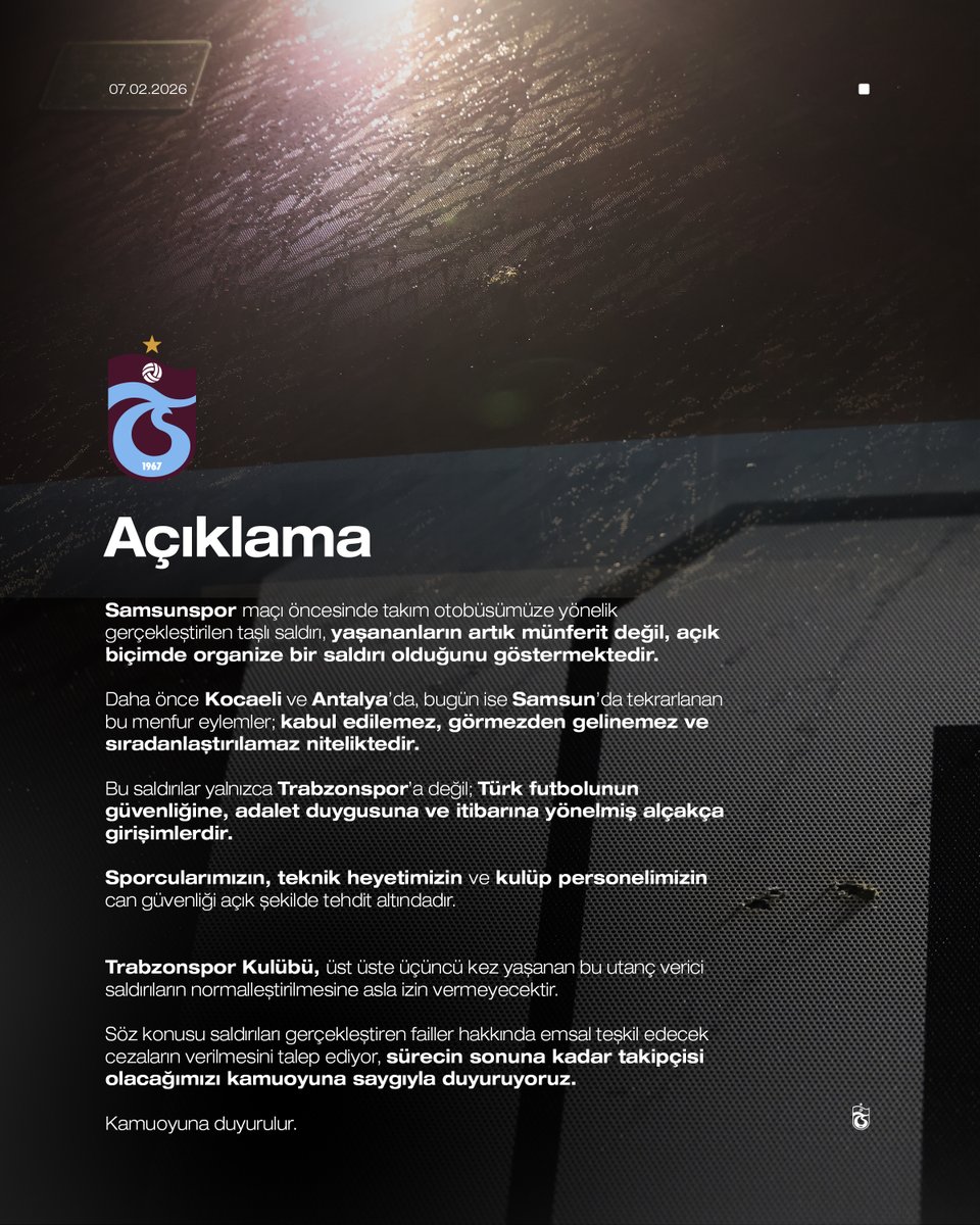 Samsunspor maçı öncesinde takım otobüsümüze yönelik gerçekleştirilen taşlı saldırı, yaşananların artık münferit değil, açık biçimde organize bir saldırı olduğunu göstermektedir.

Daha önce Kocaeli ve Antalya’da, bugün ise Samsun’da tekrarlanan bu menfur eylemler; kabul edilemez,