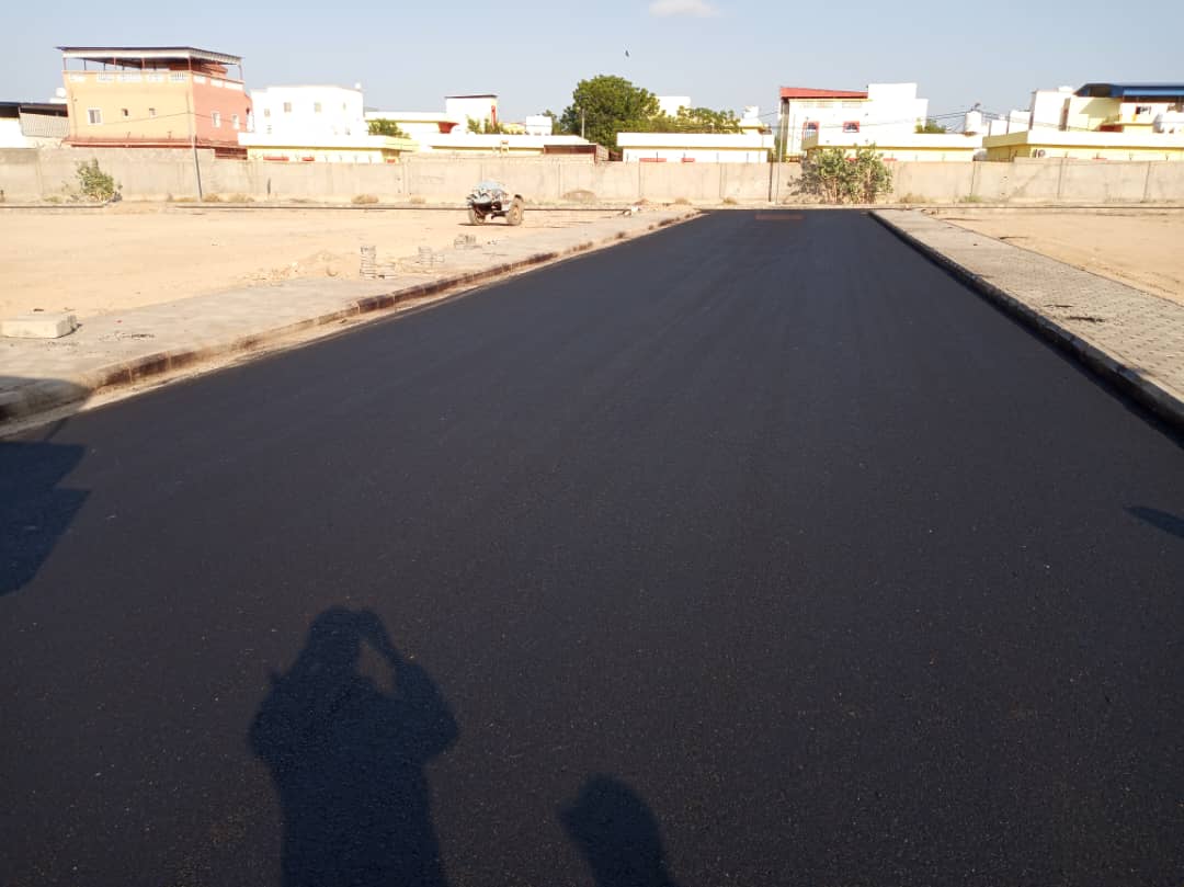 Arulos_Djibouti's tweet photo. 🏗️ PK13 | Logements sociaux
La Ministre de la Ville, de l’Urbanisme et de l’Habitat, SE Mme Amina Abdi Aden, a effectué le jeudi 5 février 2026, une visite de terrain du projet des 520 appartements sociaux, en phase d’achèvement à PK13.
#MVUH #ARULoS #PK13 https://t.co/brqJ3OoESp