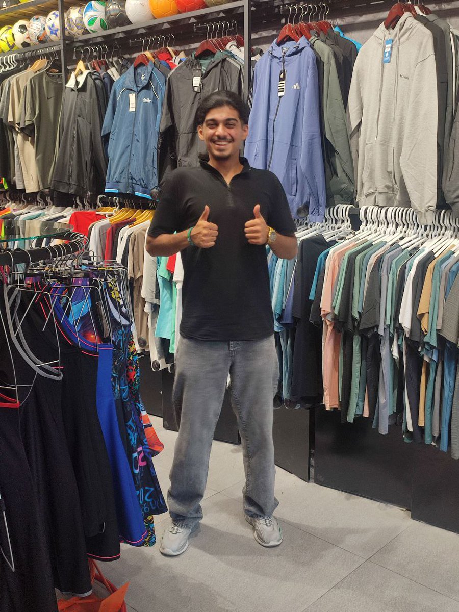 محمدحسن سحرخیز ۲۰ ساله از مشهد
ایشون همکارم هستن و در بند ضحاک گیر افتاده، خواهشمندم تا جایی که میتونین نشر بدید تا آزاد بشه، مادرشونم تقریبا یک ماهی هست فوت کرده لطفا نذارید تنها بمونه کسی به فکرش نیست.
تقریبا یک ماهی هست که نیستش
پیام شما.