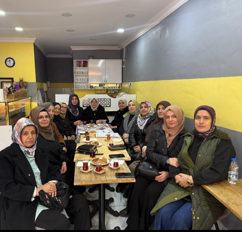 Halide Edip Adıvar mahallemizin toplantısına katılım sağladık. Teşkilat çalışmalarımızın değerlendirmesini yaptık. 
Durmadan yorulmadan çalışmaya devam edeceğiz inşallah 

<a href="/salihademirer/">Saliha DEMİRER</a>
<a href="/AKKadinSisli/">AK Kadın Şişli</a>
<a href="/Haticeyucel2023/">Hatice Yücel 🇹🇷</a>