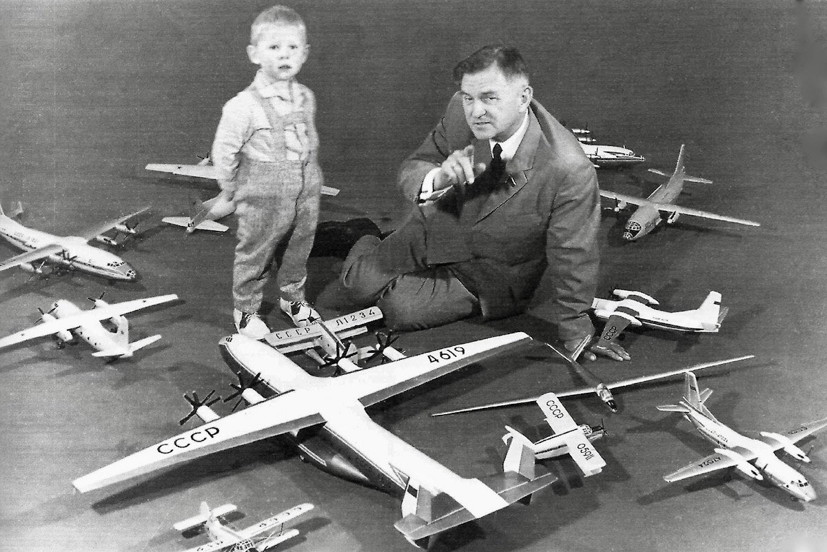 #OTD 1️⃣2️⃣0️⃣ yrs ago the great Soviet aviadesigner Oleg Antonov was born. 
He designed > 15 types of An’s aircrafts 
Thank you master for An-124 «Ruslan»