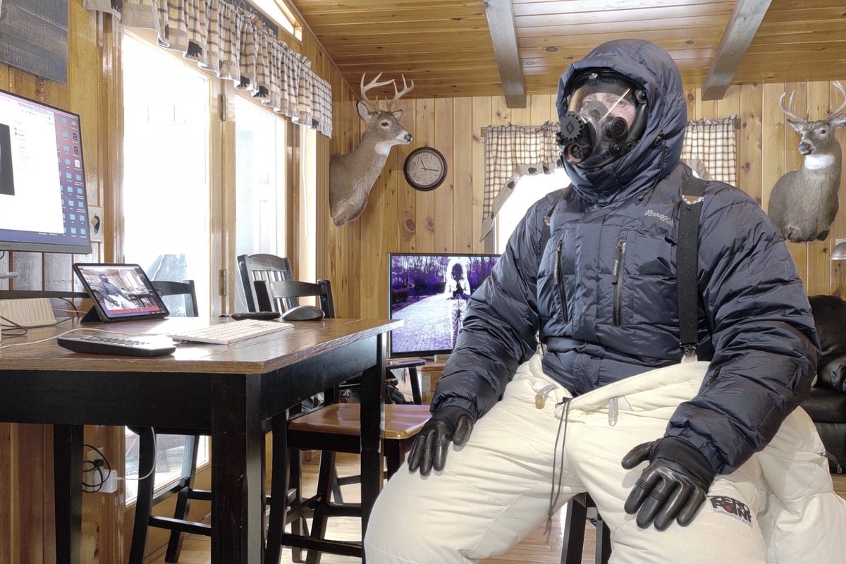 Sneusuit tweet media