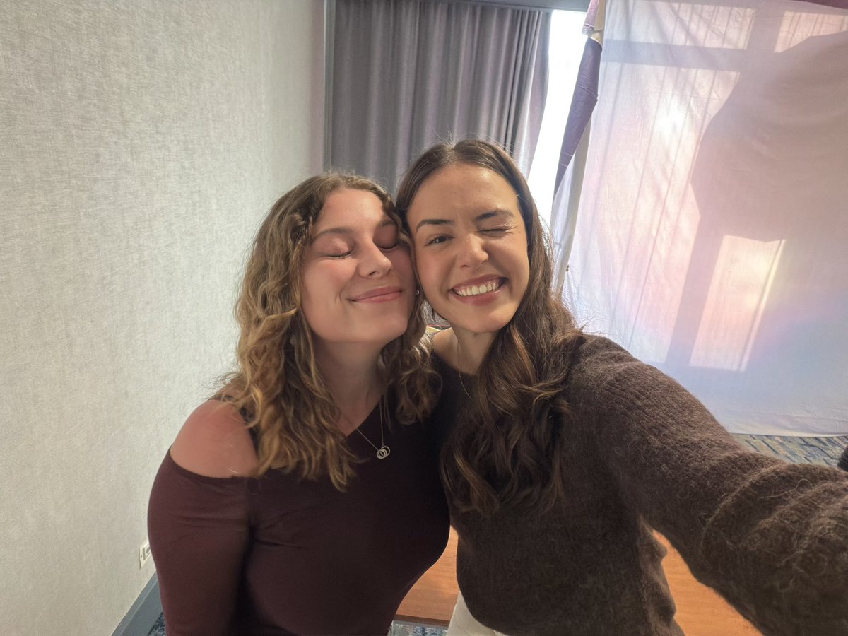 troianskaylee's tweet photo. i have been waiting 8 bloody years to meet kaylee, my heart is so full, i love her so much i could cry.
please tell the 15 years old chloe that she did meet the person who helped her get through her darkest years<3 https://t.co/IvyhhobzCT